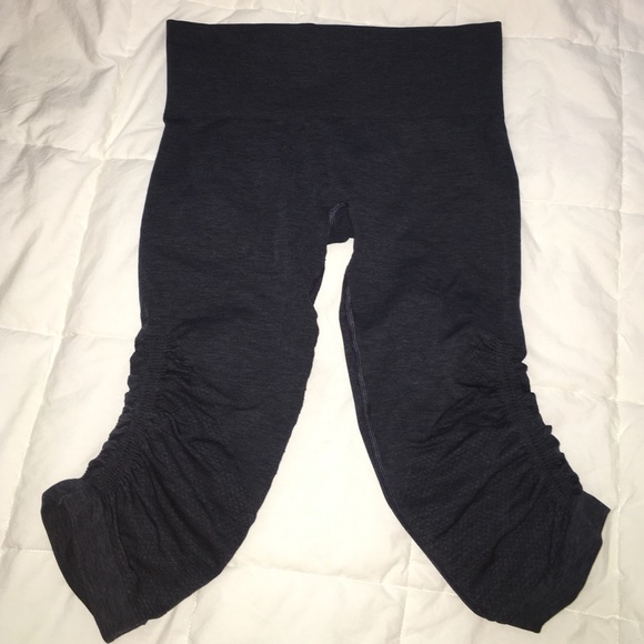 Lululemon In The Flow Crop - Picture 2 of 3